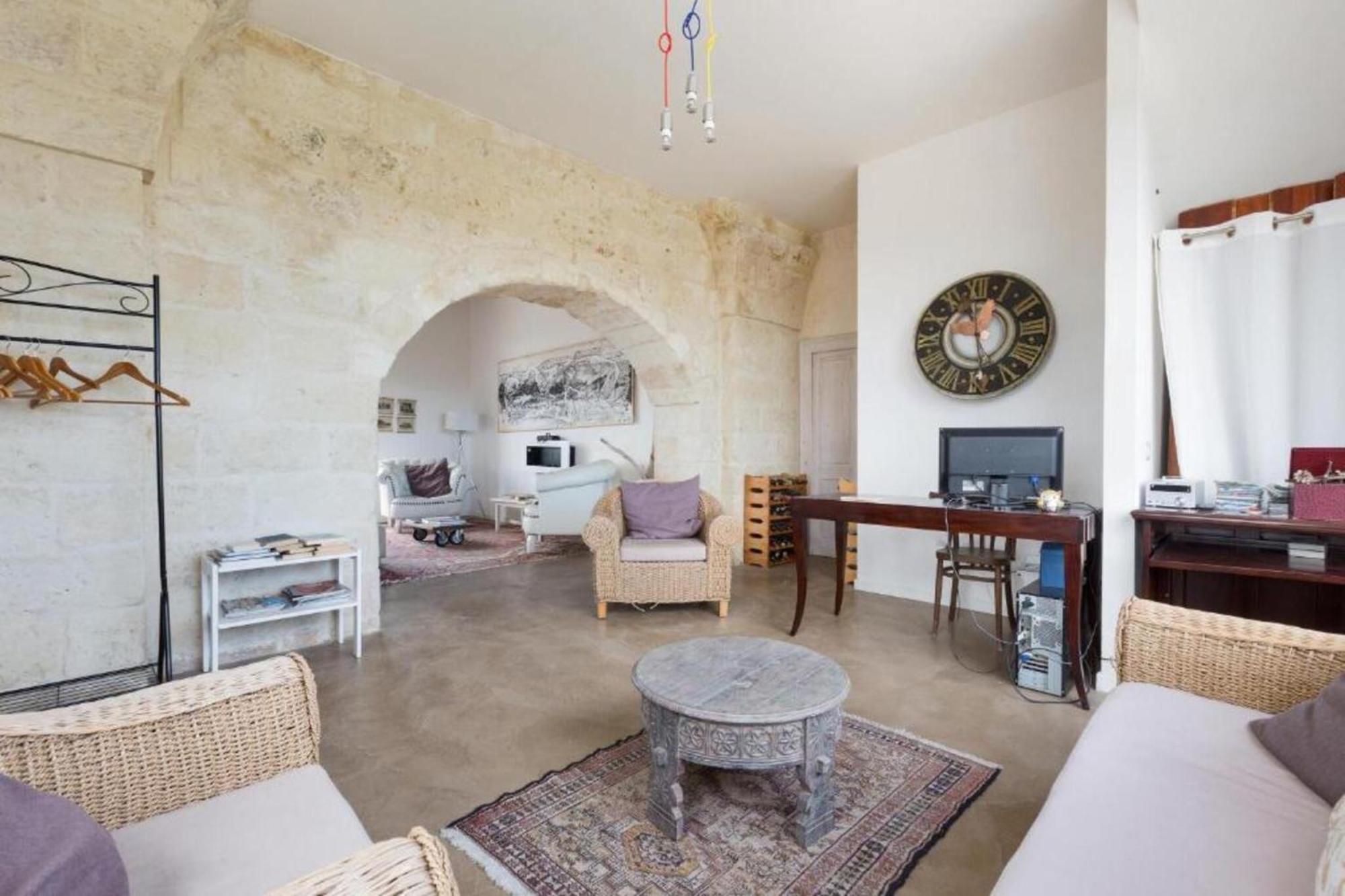 Villa Falcon Country