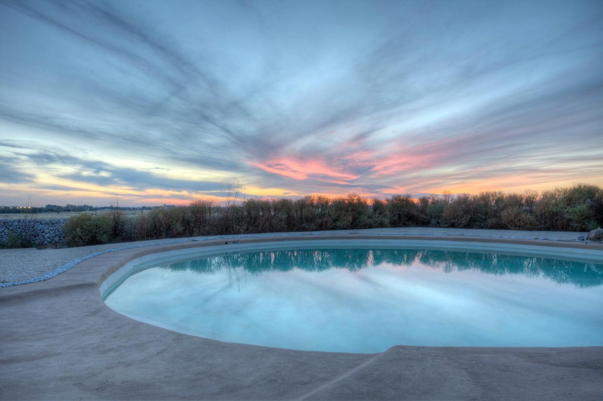 Villa Falcon Country